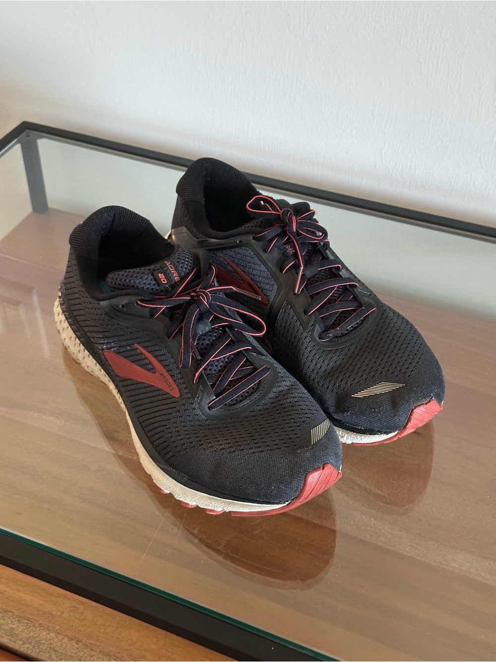 Brooks Adrenaline GTS 20 Mens 10.5
Running Shoes Black Red Stability
Sneaker